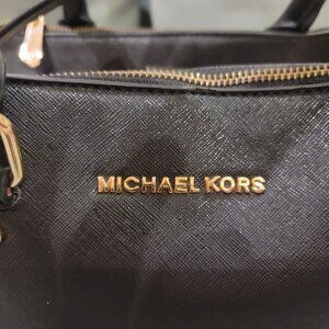 Micheal Kors purse